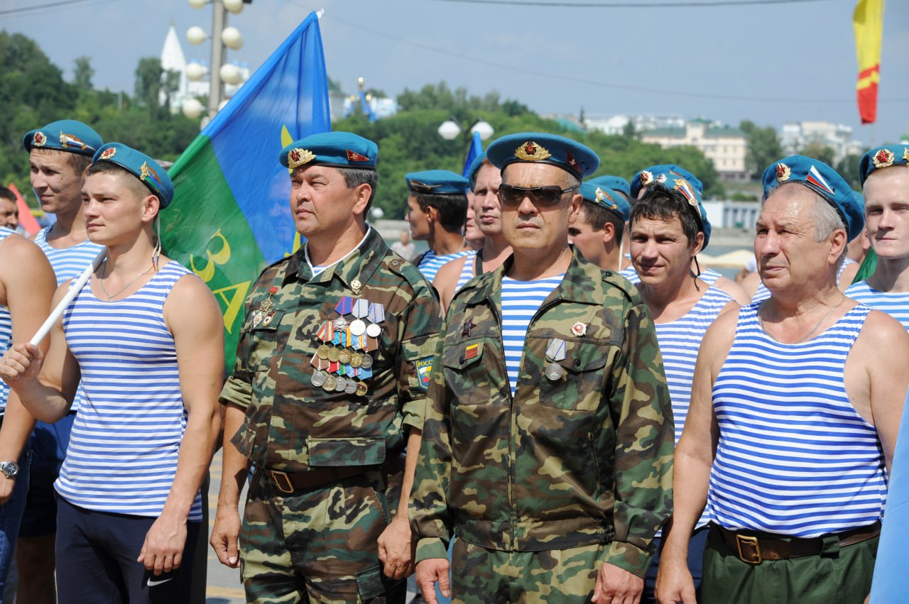 Олег Николаев поздравил десантников с Днем ВДВ | 02.08.2023 | Чебоксары -  БезФормата